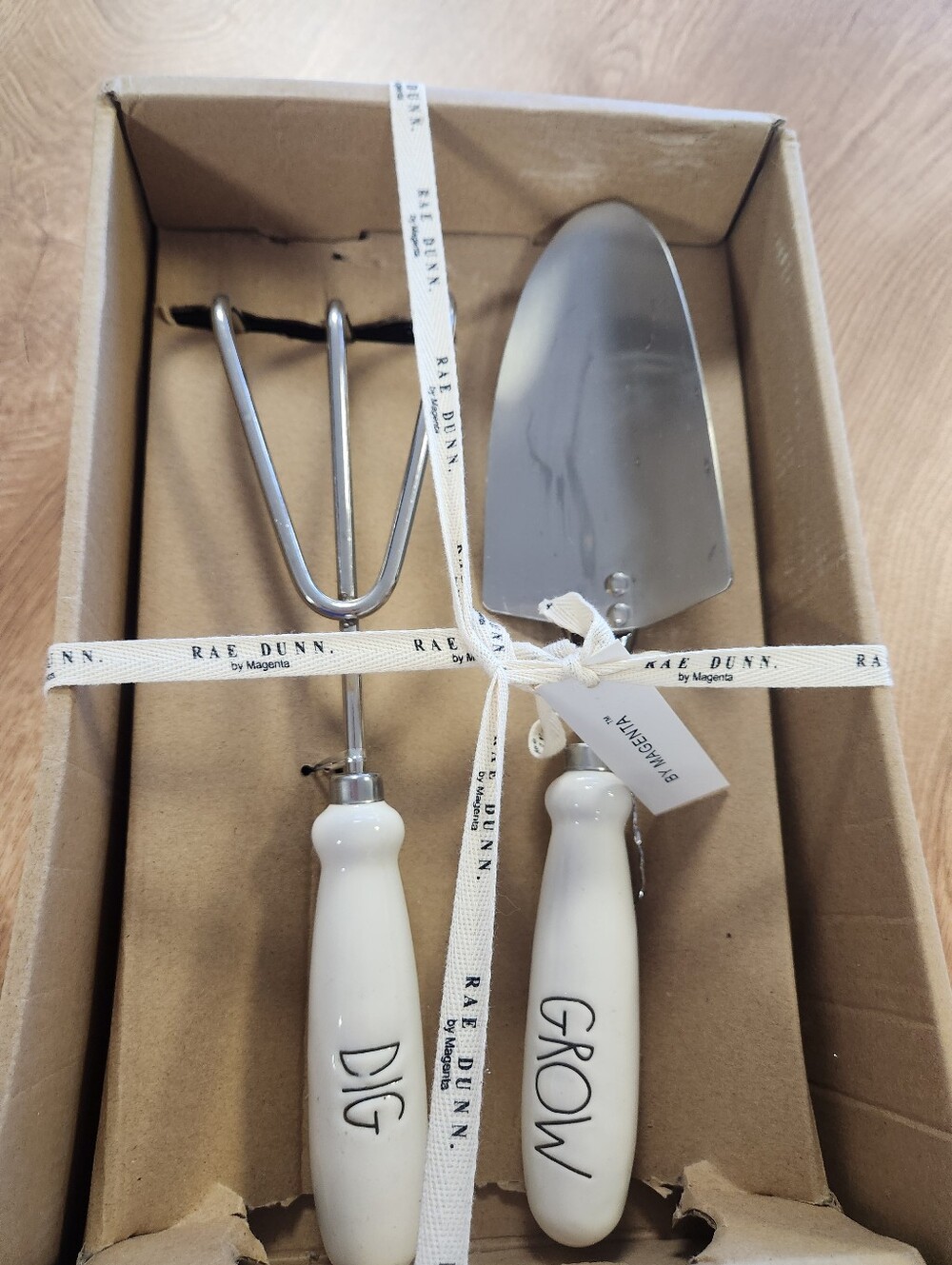 NWT Rae Dunn Dig Grow Garden Tools Set - Picture 6 of 6